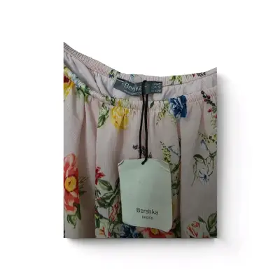 Blusa Bershka floral con volantes para mujer - miniatura 2