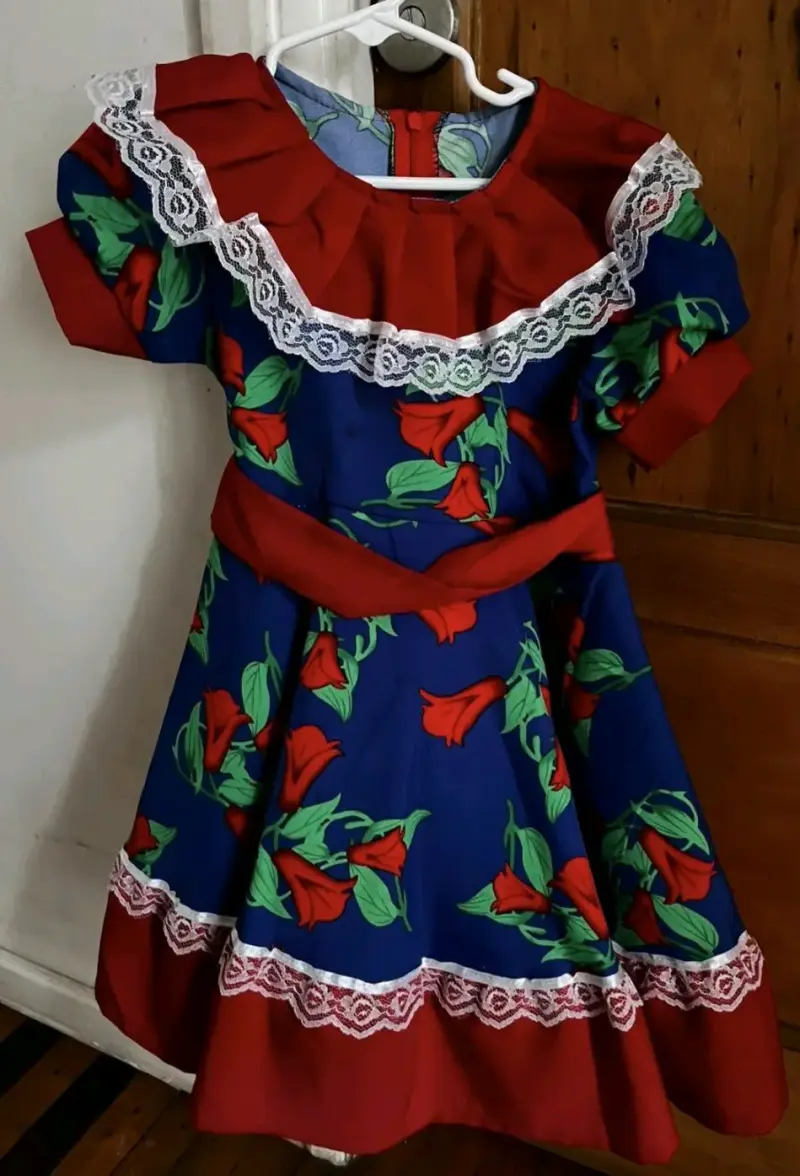 Vestido folclórico infantil con encaje china huasa