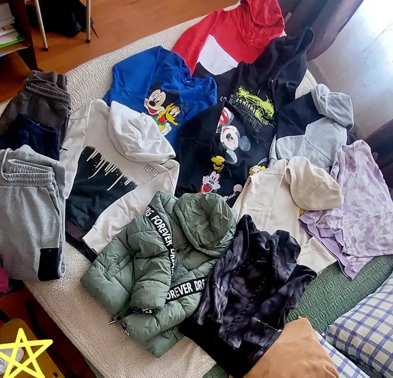 Lote de polerones y sudaderas para niños