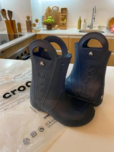 Botas Crocs azules impermeables para lluvia - miniatura 3