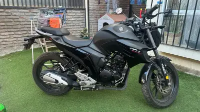 Moto Yamaha FZ en excelente estado - miniatura 1