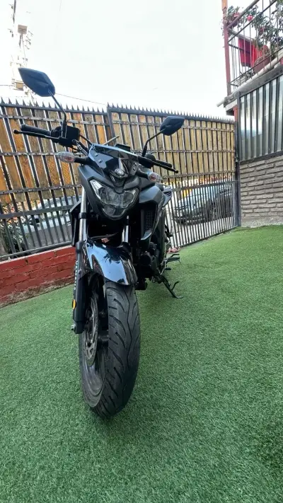 Moto Yamaha FZ en excelente estado - miniatura 2