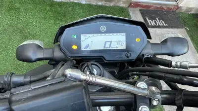 Moto Yamaha FZ en excelente estado - miniatura 3