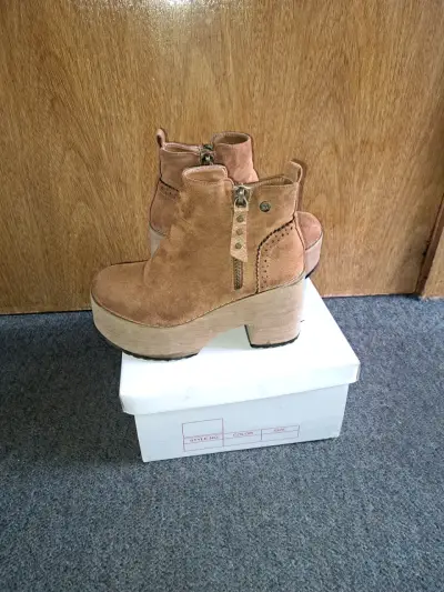 Botines de gamuza con plataforma color camel - miniatura 1