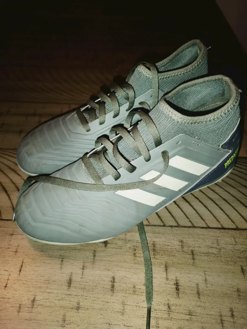 Zapatillas de fútbol Adidas Predator grises - 1