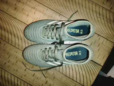 Zapatillas de fútbol Adidas Predator grises - miniatura 2