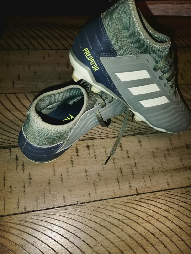 Zapatillas de fútbol Adidas Predator grises - 3