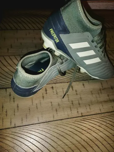Zapatillas de fútbol Adidas Predator grises - miniatura 3