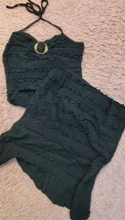 Vestido negro ajustado con tirantes - miniatura 3