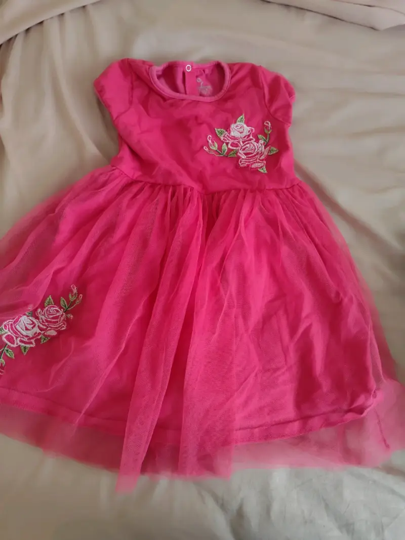 Vestido infantil rosa con bordado floral