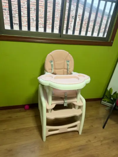 Silla de comer para bebé ajustable y segura - miniatura 1