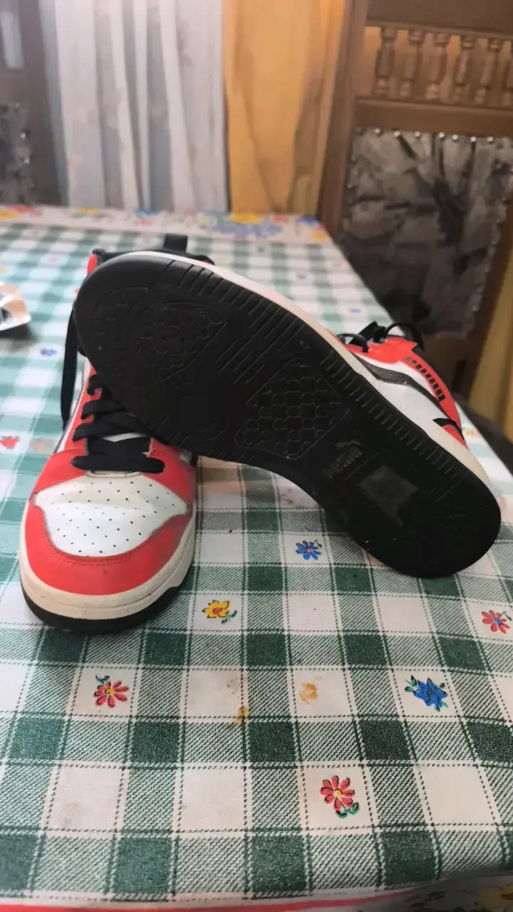 Zapatillas deportivas Puma rojas y blancas - 3
