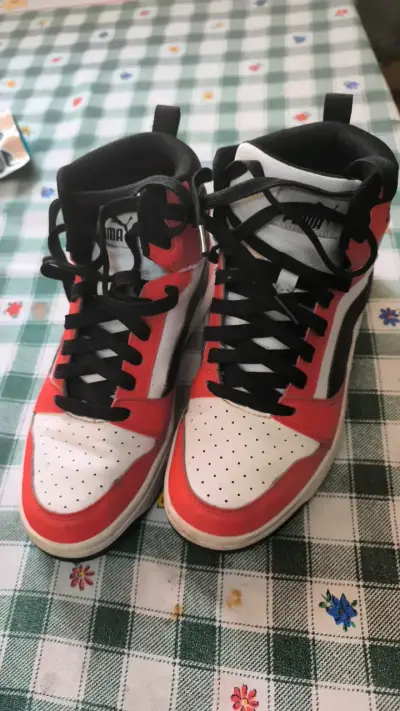 Zapatillas deportivas Puma rojas y blancas - miniatura 5