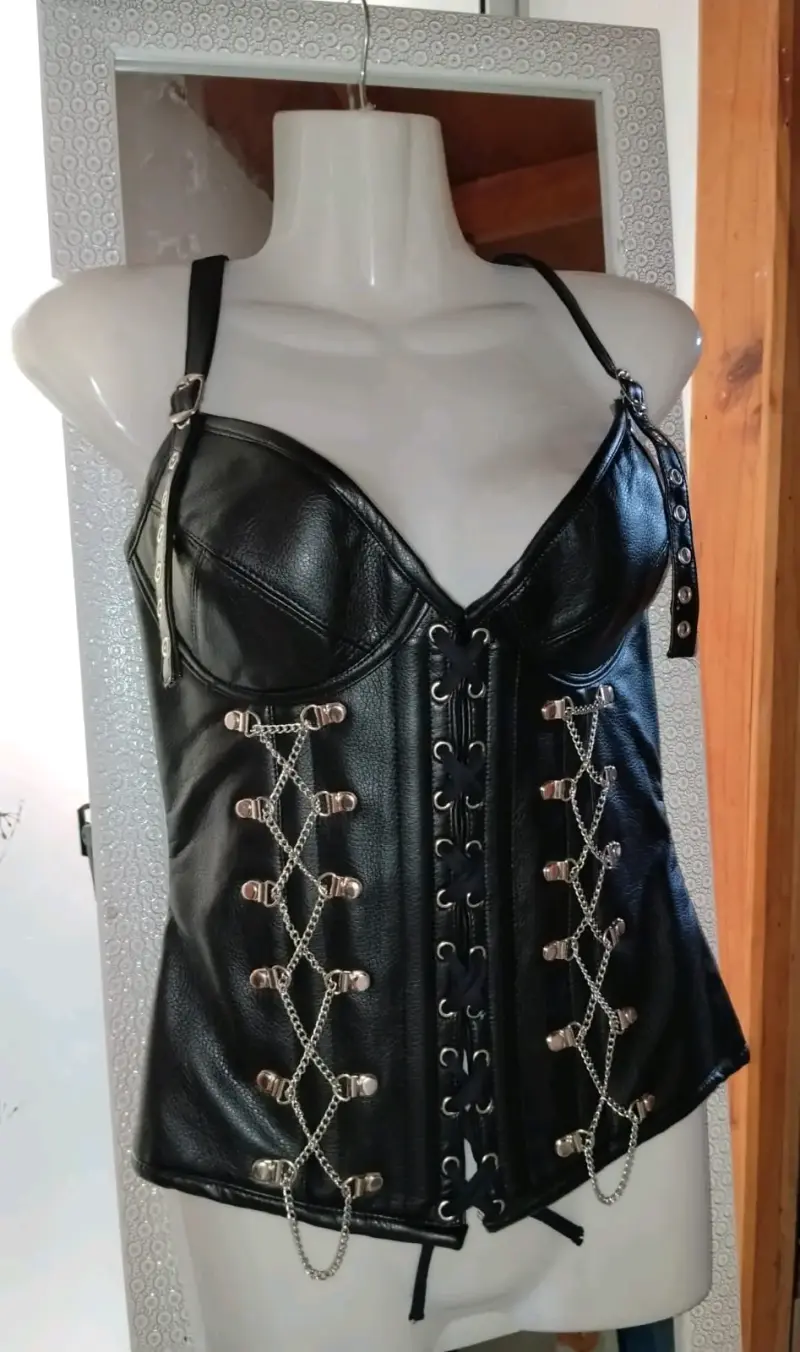 Corset de cuero negro con cadenas - 1
