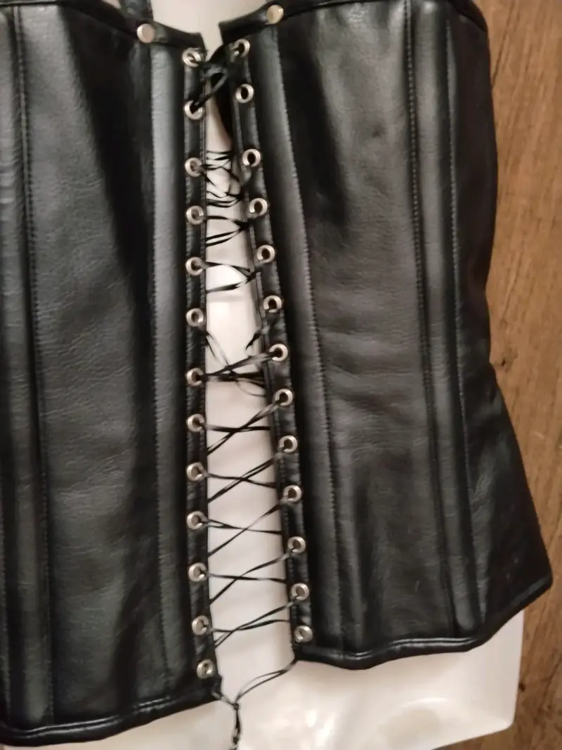 Corset de cuero negro con cadenas - 5