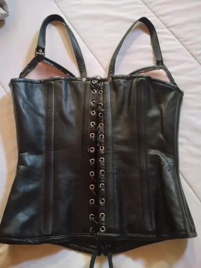 Corset de cuero negro con cadenas - miniatura 6
