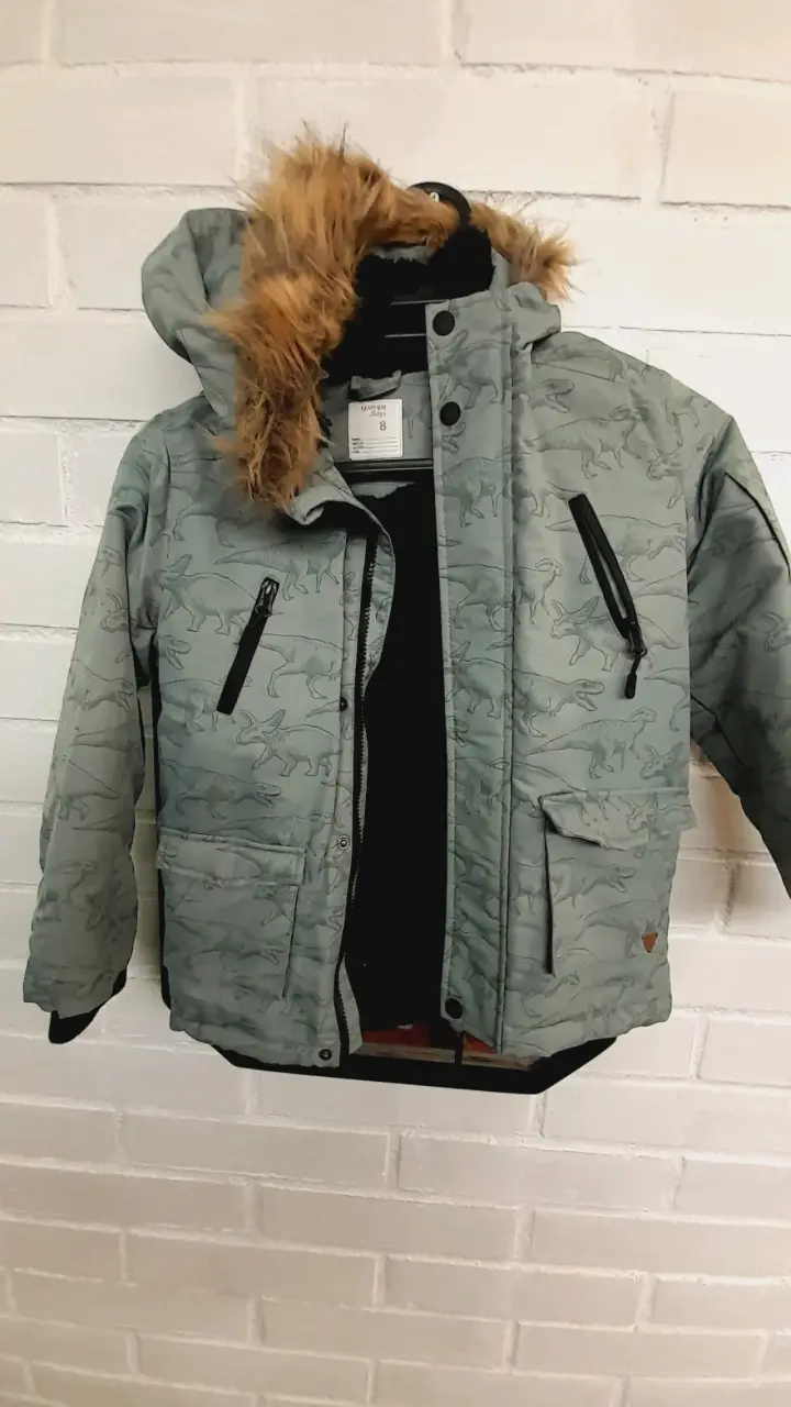 Chaqueta infantil con capucha y diseño de dinosaurios - 3