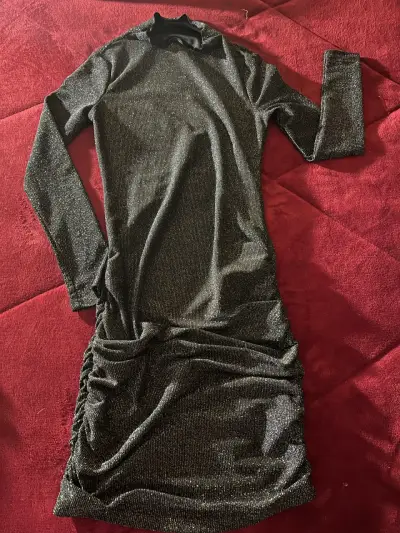 Vendo hermoso vestido talla standard - miniatura 2