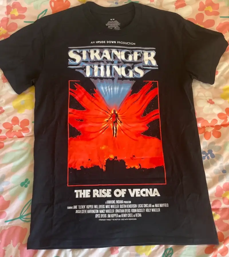 Polera Stranger Things The Rise of Vecna negra