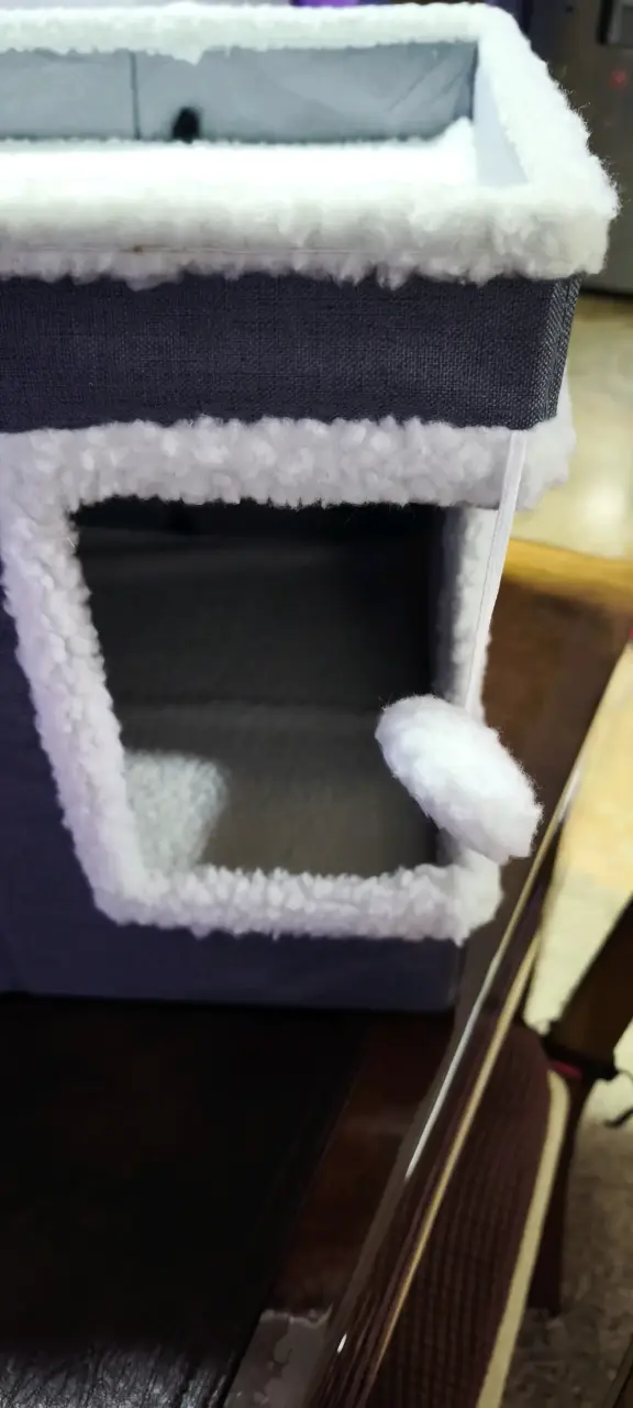 Casa para gato con rascador y diseño acogedor - 3