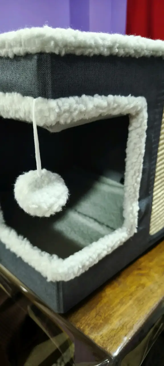 Casa para gato con rascador y diseño acogedor - 4