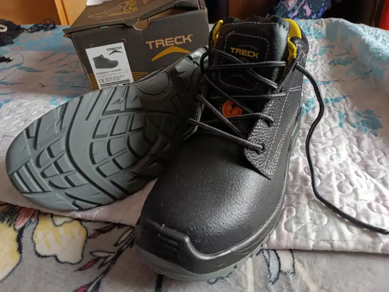 Botas de seguridad Trek Rocky negras resistentes - 1