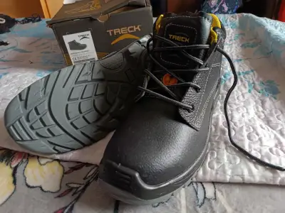 Botas de seguridad Trek Rocky negras resistentes - miniatura 1