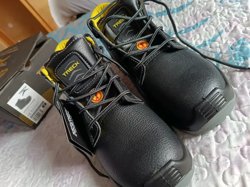 Botas de seguridad Trek Rocky negras resistentes - 2