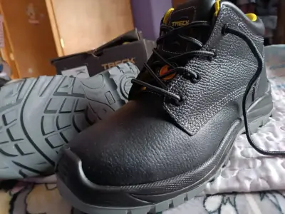 Botas de seguridad Trek Rocky negras resistentes - miniatura 3