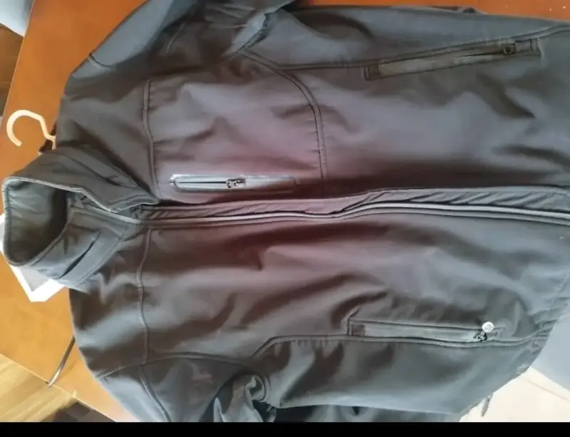 Chaqueta Softshell Negra Impermeable para Hombre