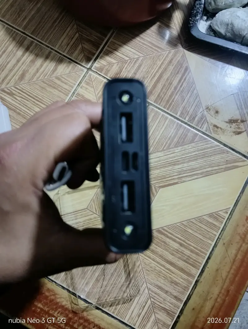 Cargador solar portátil con pantalla LED - 2