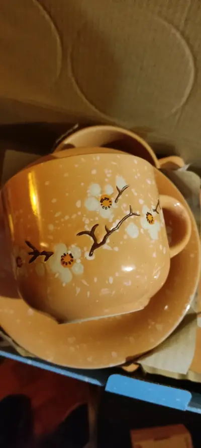 Taza de cerámica con diseño floral - miniatura 1