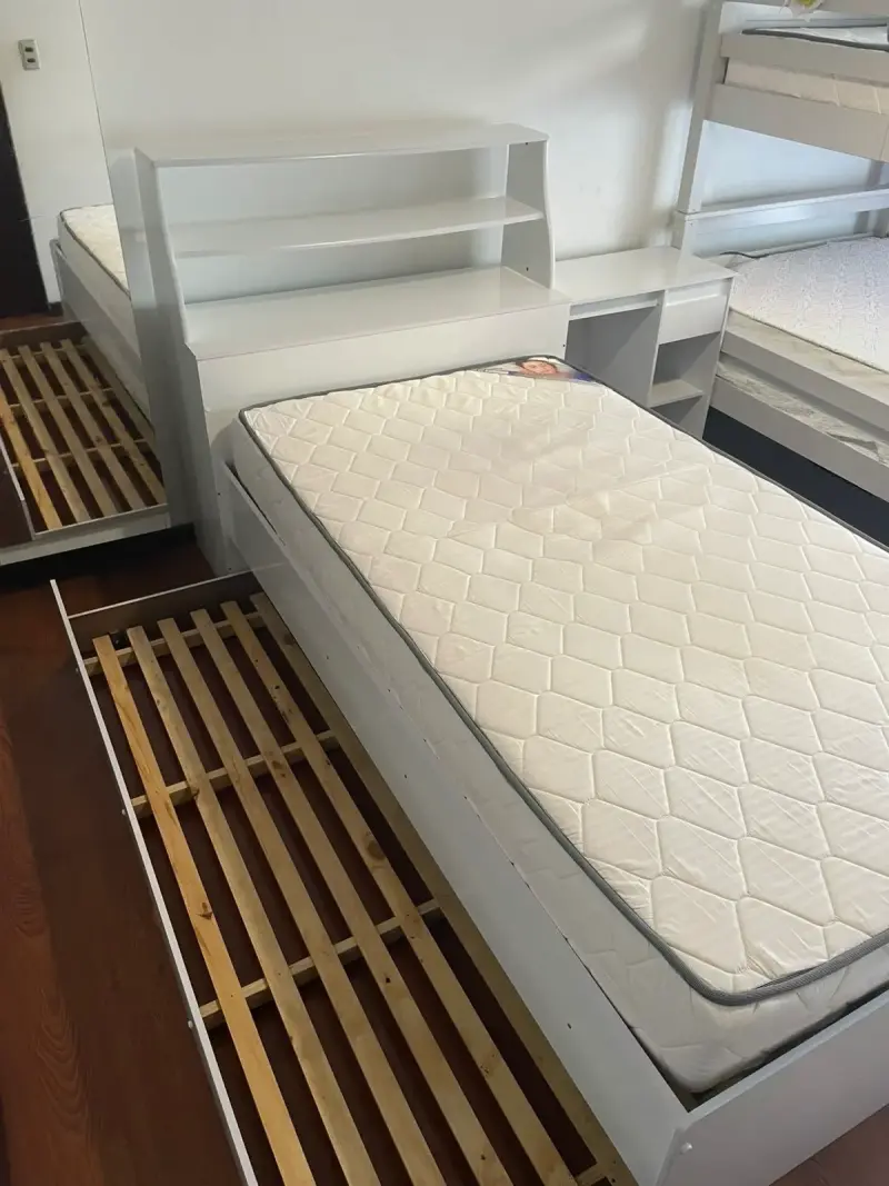 Cama individual con colchón y estantería integrada - 2