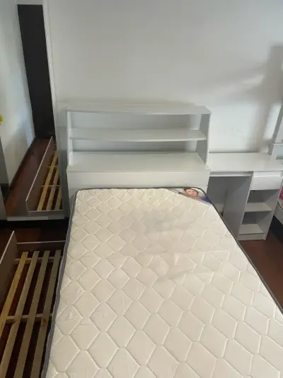 Cama individual con colchón y estantería integrada - miniatura 5