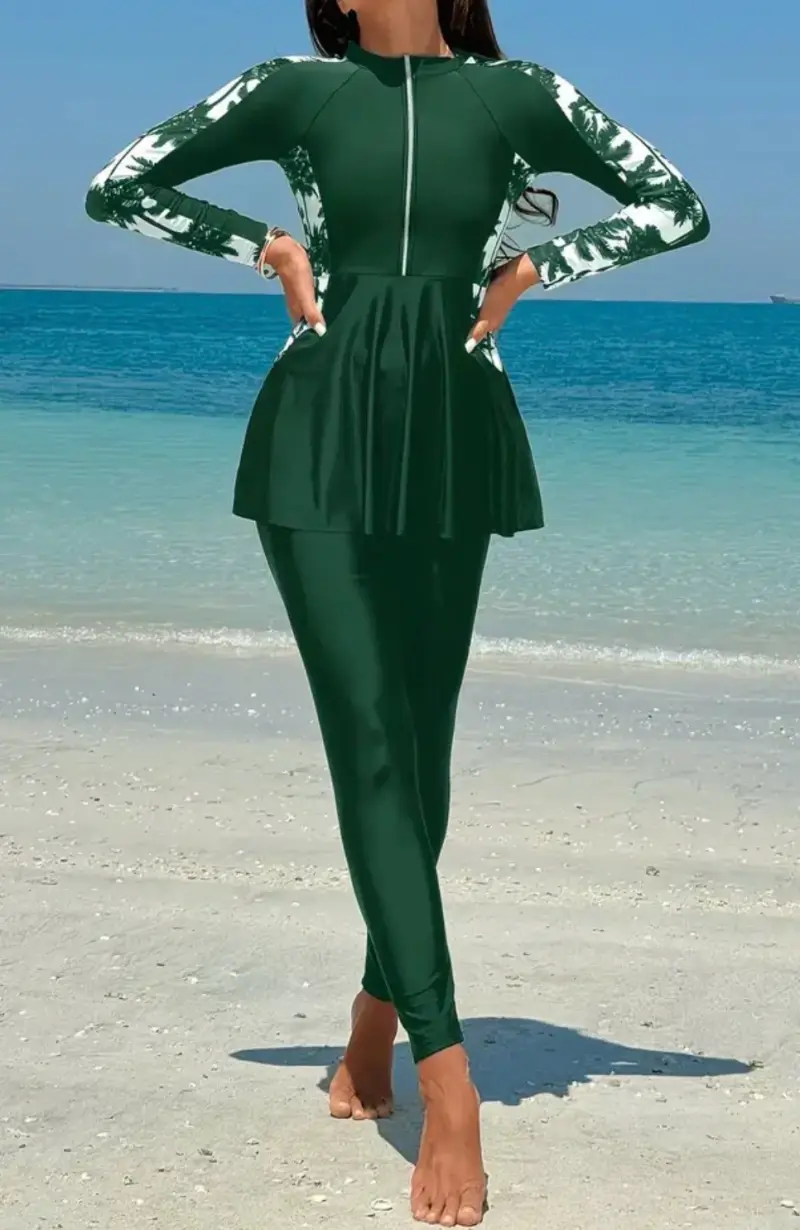 Traje de baño verde con estampado de hojas - 1