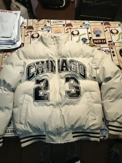 Chaqueta acolchada estilo varsity Chicago 23 - miniatura 1