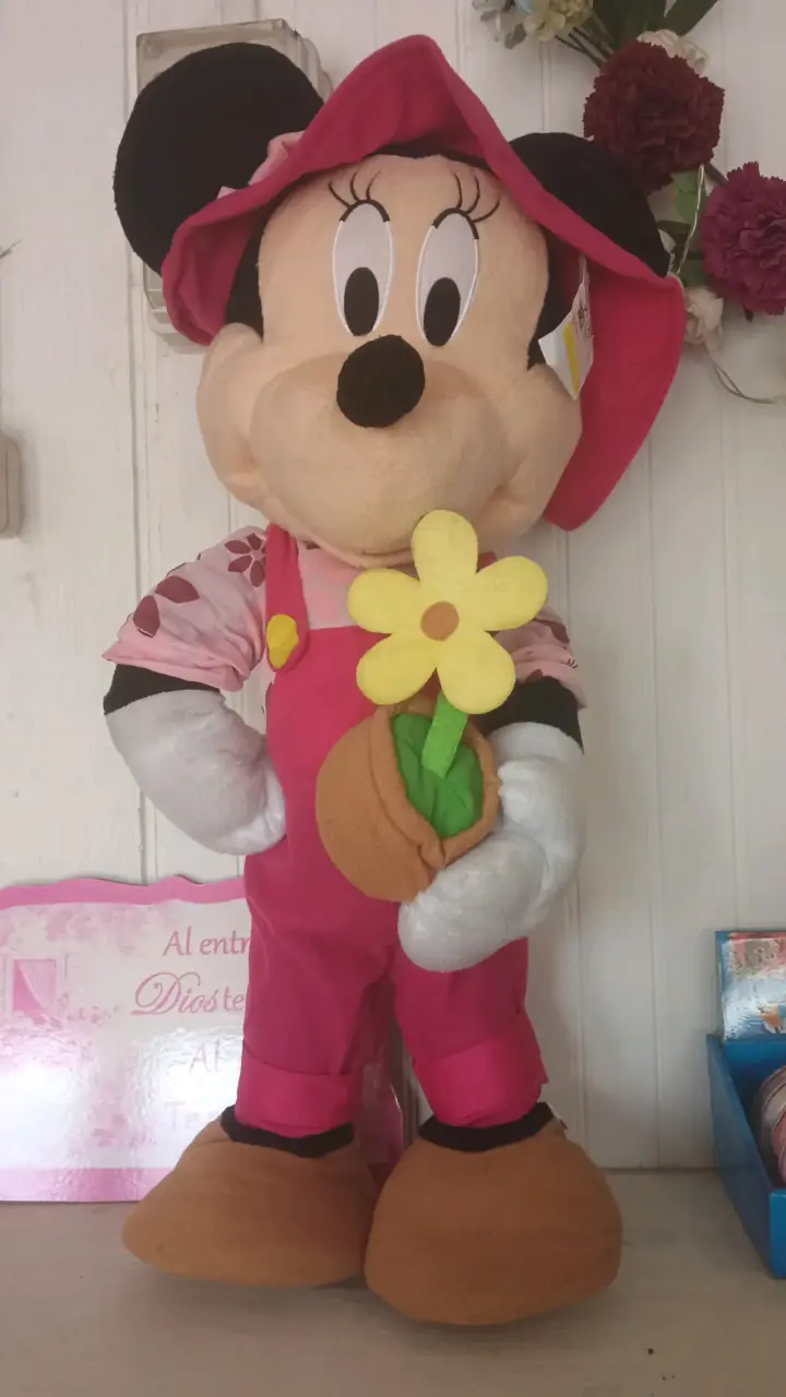 Peluche Minnie Mouse con flor grande