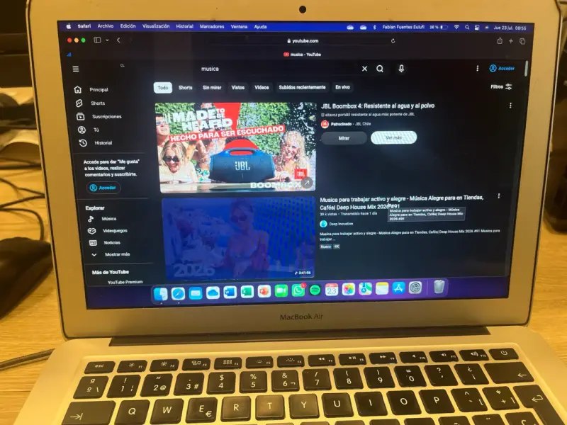 MacBook Air (13-inca, 2017) - 2