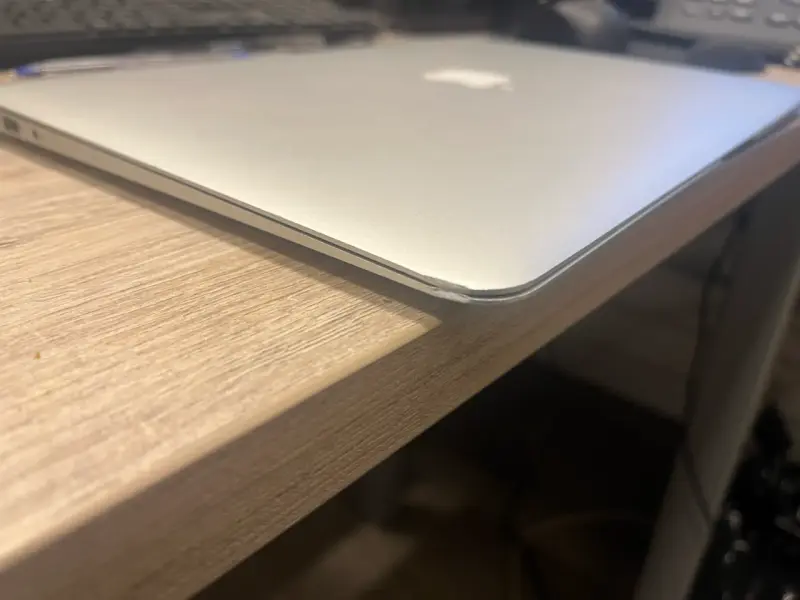 MacBook Air (13-inca, 2017) - 4