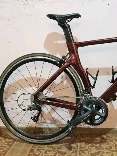 Bicicleta de carretera de carbono en excelente estado - miniatura 3