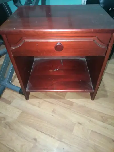 Velador de madera con cajón y puerta - miniatura 2