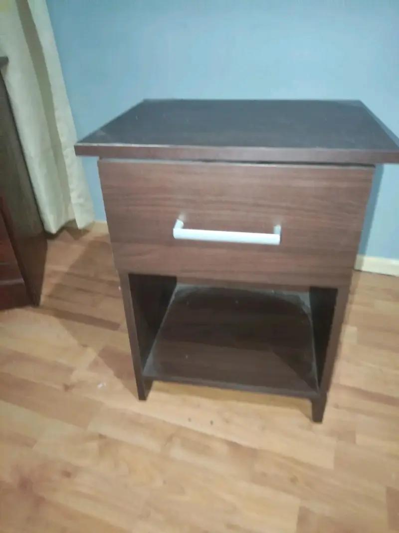 Velador de madera con cajón y puerta - 3