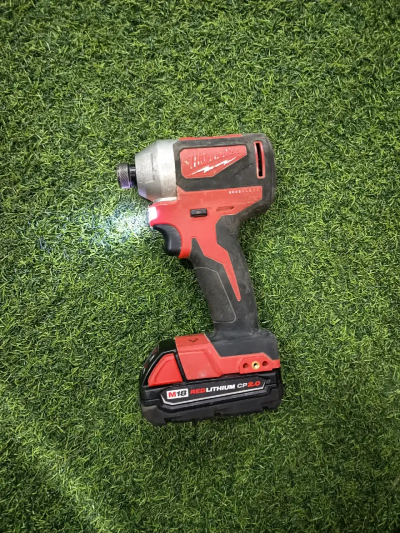 Taladro impacto milwakee - 1