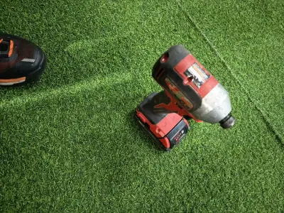 Taladro impacto milwakee - miniatura 2