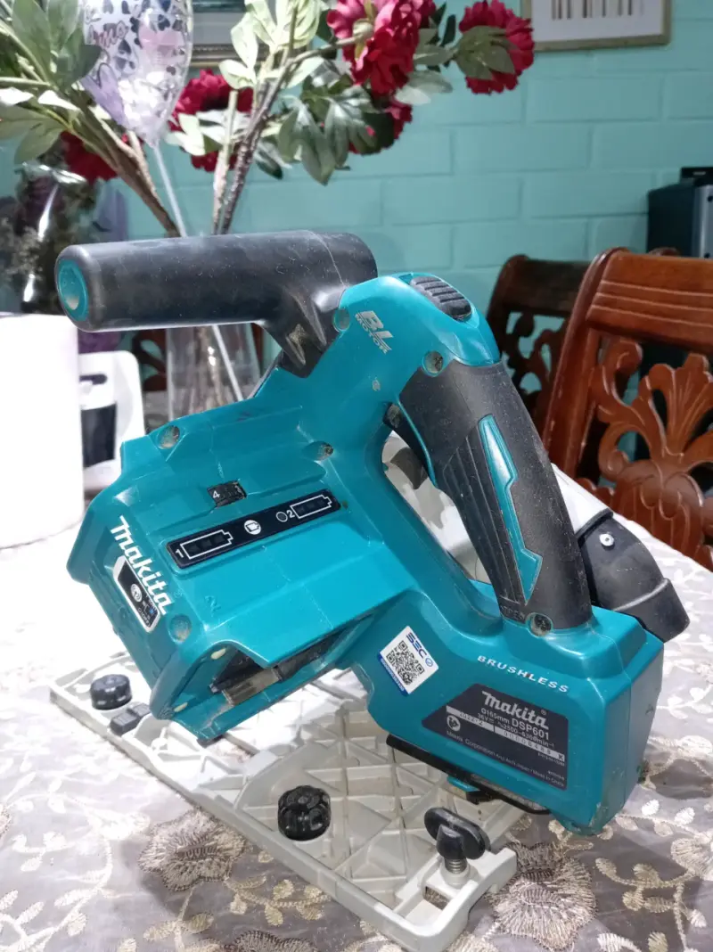 Sierra Circular Makita 36V con Baterías Incluidas - 4