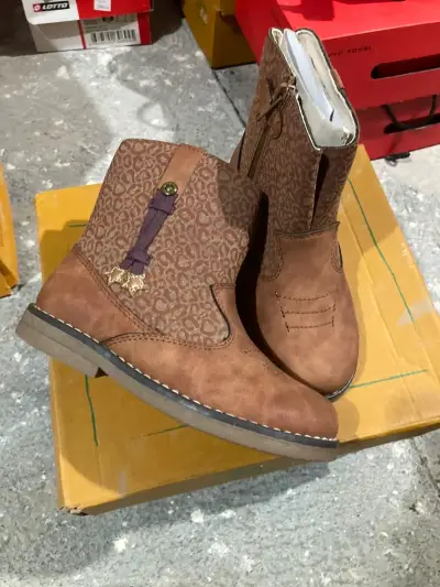 Botas de cuero marrón con diseño animal niña print - miniatura 1