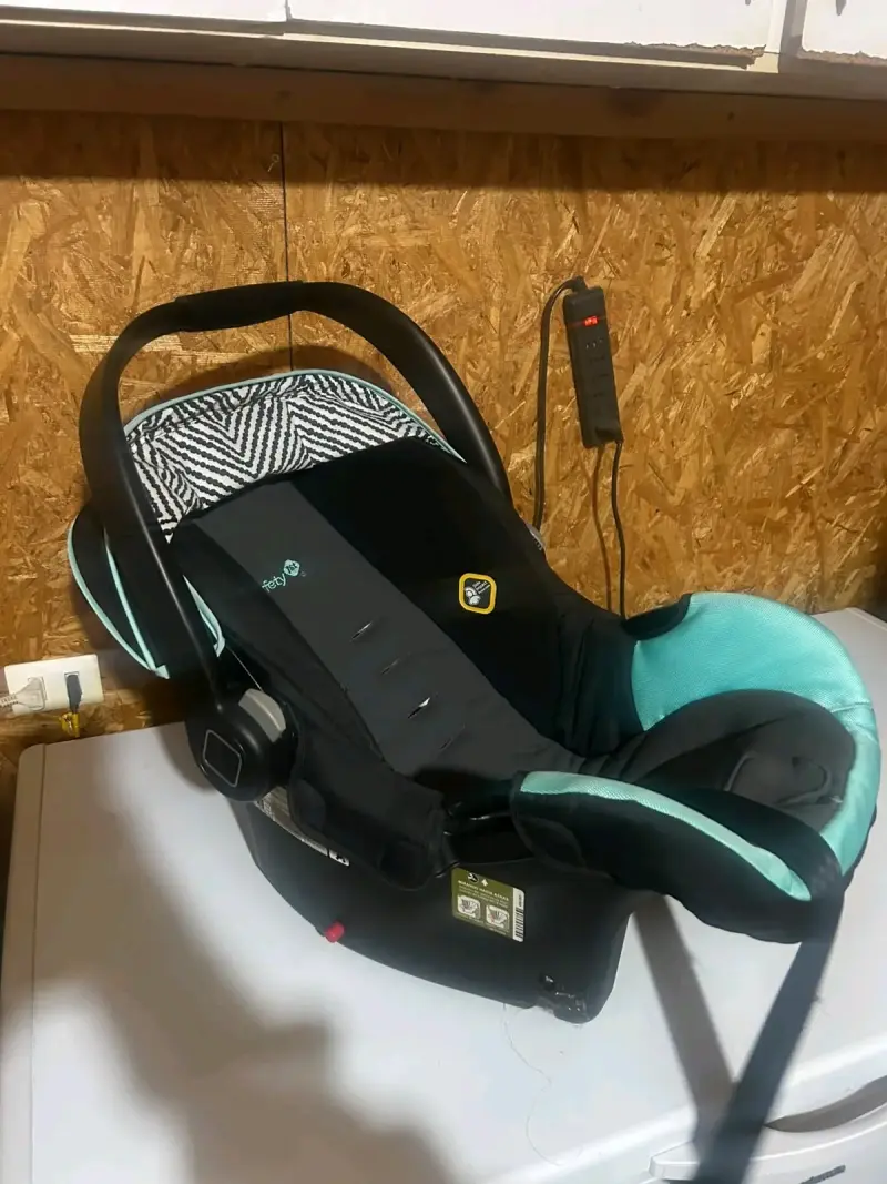 Silla de auto para bebé con diseño seguro - 2