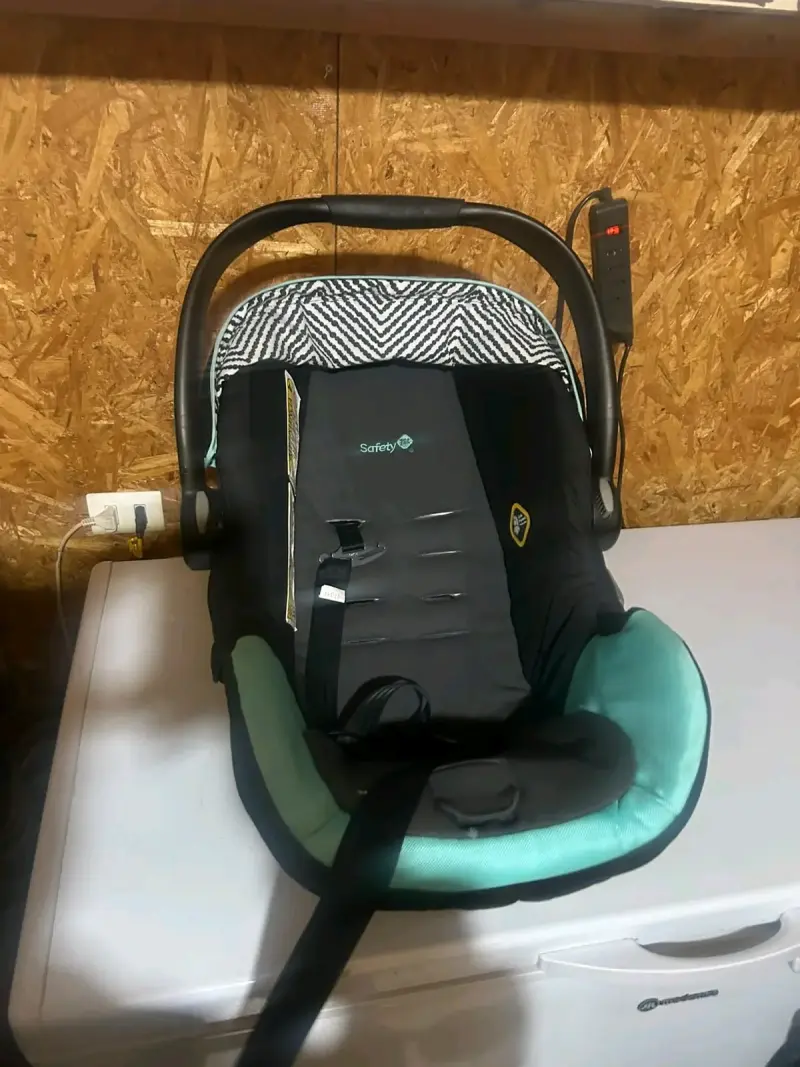 Silla de auto para bebé con diseño seguro - 2