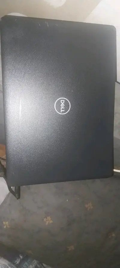 Laptop Dell con pantalla de 15 pulgadaspara repara - miniatura 2