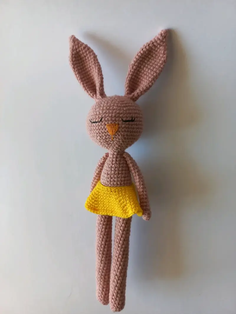 Muñecos de Conejo Tejidos a Mano en Colores Variados - 3